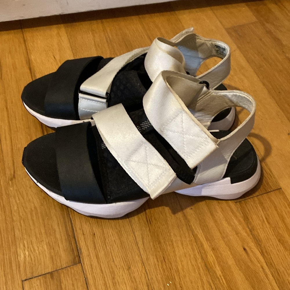 Sorel Kinetic Sandals. Sz. 6.5. 37.5. 23.5cm - Picture 2 of 7